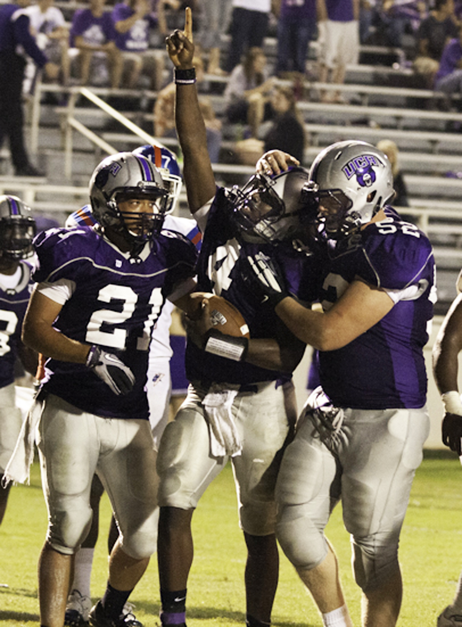 UCA's Anthony Smothers (4), Terence Bobo (21) and Nate Richards. 