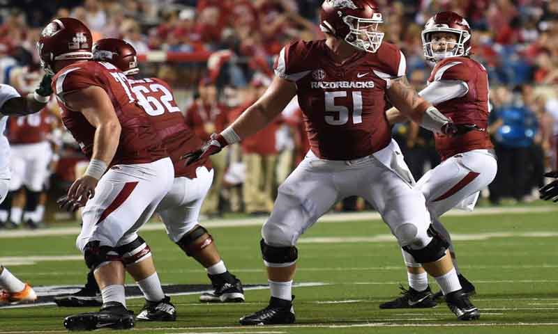 Hogs: Froholdt shifts to center; more notes